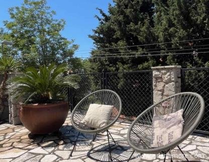 Villa Markovic, private accommodation in city Sutomore, Montenegro - dvoriste 2